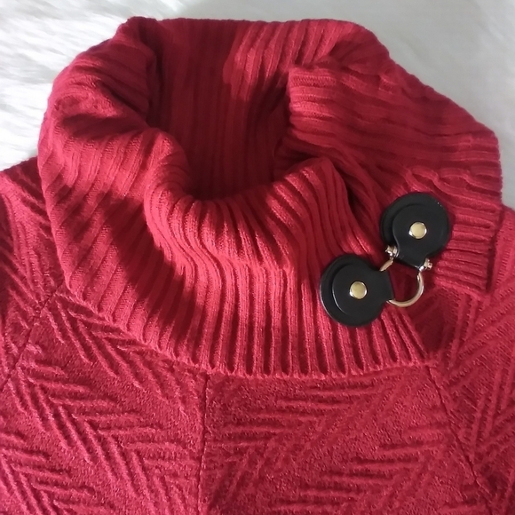 Dana Buchman red cowel neck sweater with buckle medium - Picture 9 of 12